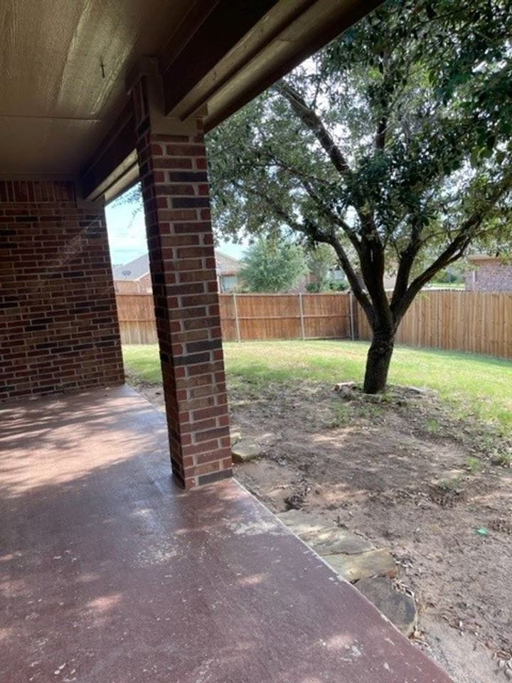 2242 Taylor Dr - Photo 5 of 23