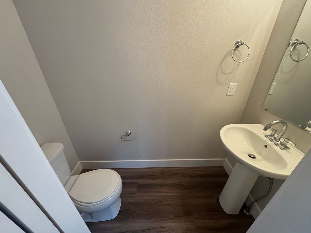 6095 Northstead Ave - Photo 4 of 11