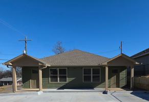 featured image of 703 W 12th St