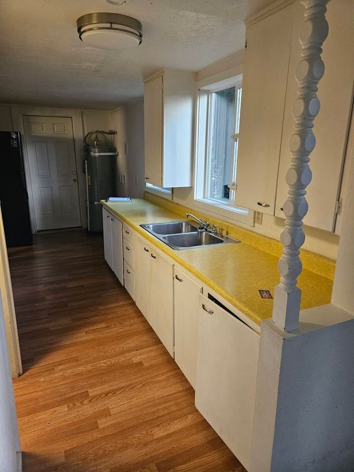 510 N Collier St - Photo 4 of 14