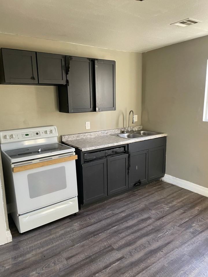 2627 S Fees St - Photo 5 of 20