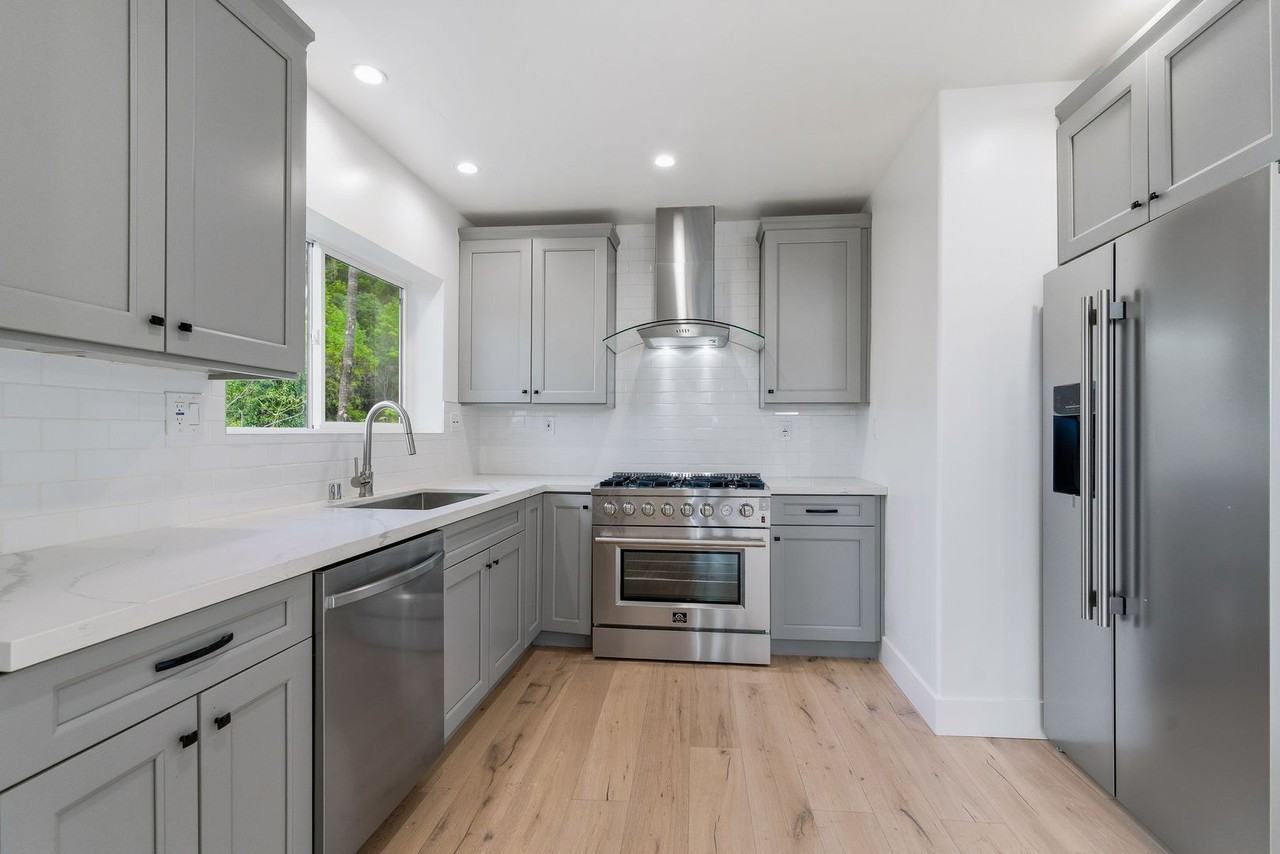 2409 Yorkshire Dr - Photo 4 of 14