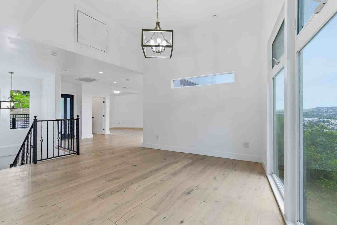 2409 Yorkshire Dr - Photo 5 of 14