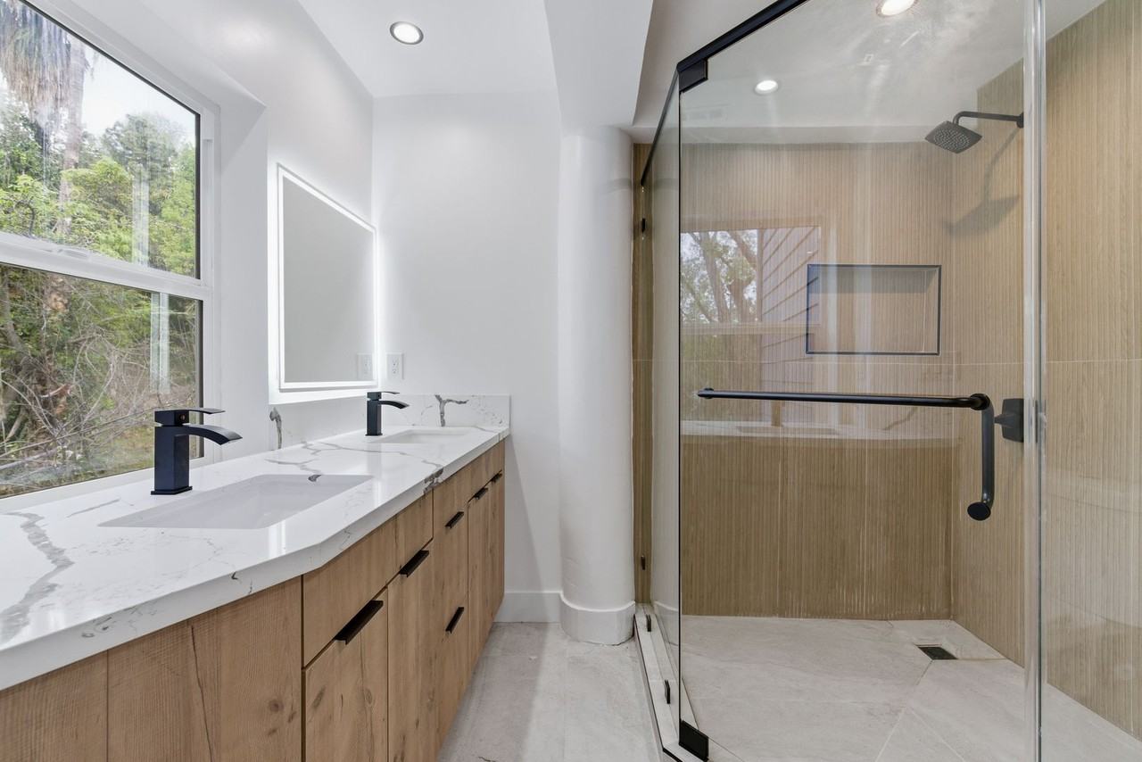 2409 Yorkshire Dr - Photo 6 of 14