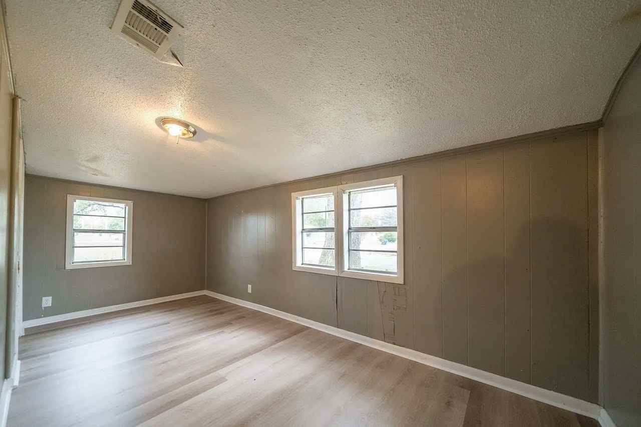 807 Walnut Street - Photo 5 of 16