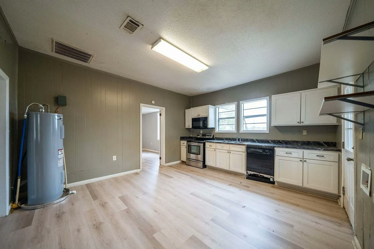 807 Walnut Street - Photo 7 of 16