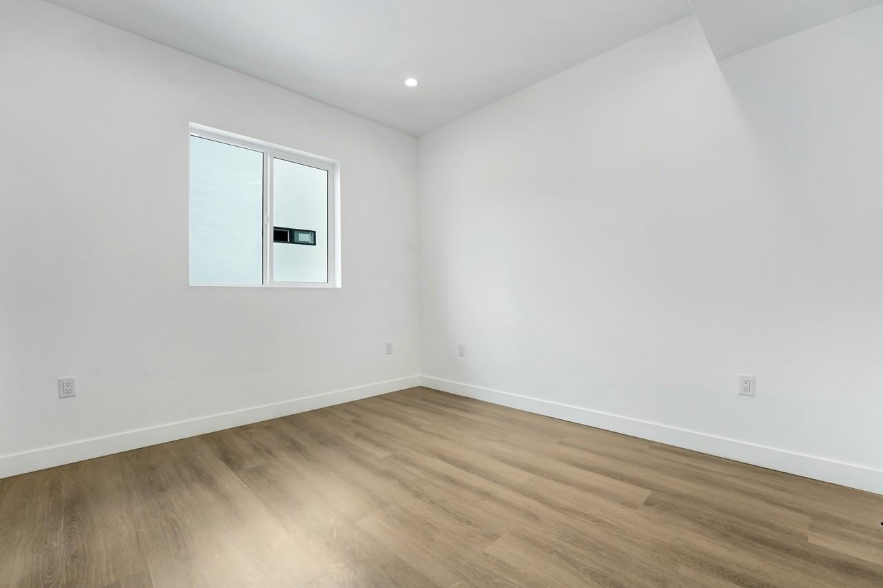 5348 Oakland St #5348 - Photo 4 of 11