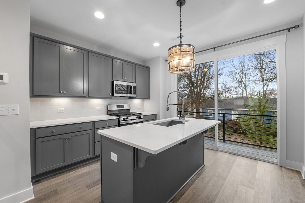 644 W End Dr #1 - Photo 4 of 40