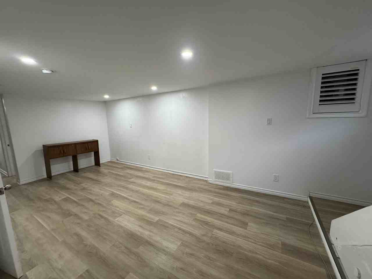 42 Bloomfield Ave Lowr - Photo 4 of 10