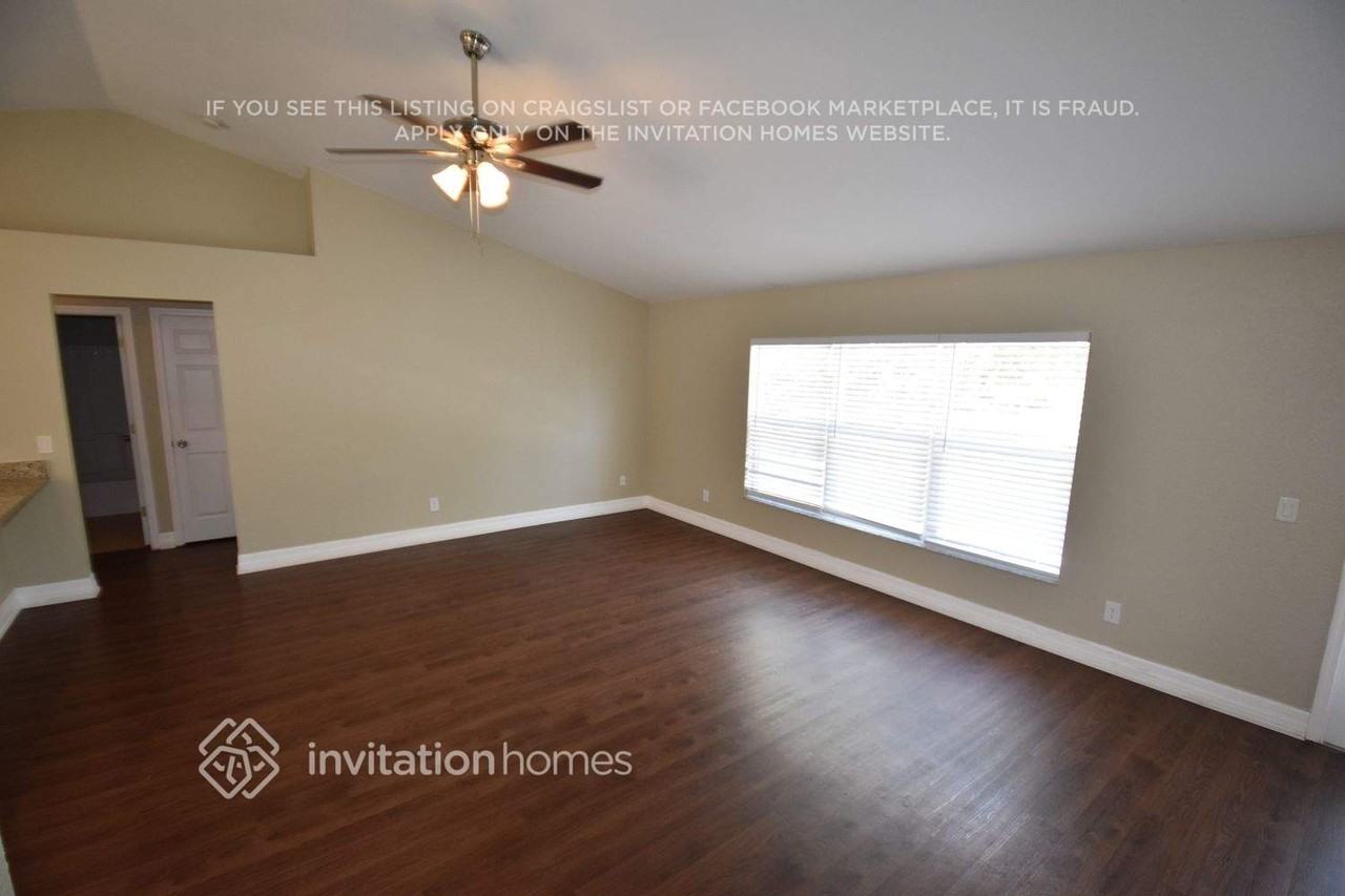 25913 Aysen Dr - Photo 2 of 9