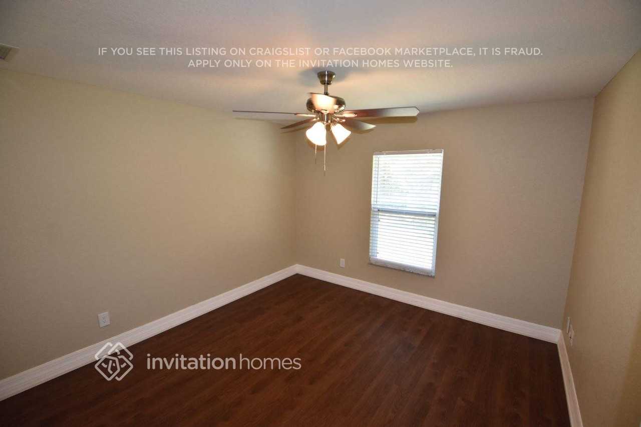 25913 Aysen Dr - Photo 4 of 9