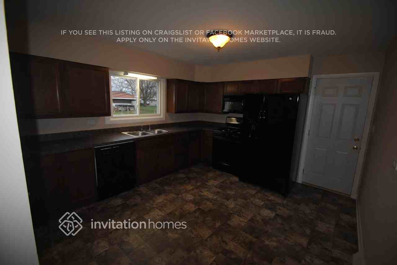 8732 Oak Park Ave - Photo 2 of 10