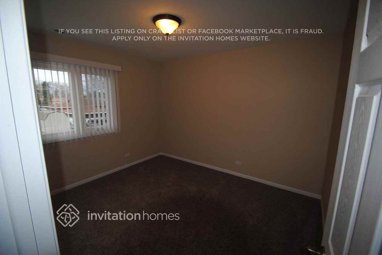 8732 Oak Park Ave - Photo 3 of 10