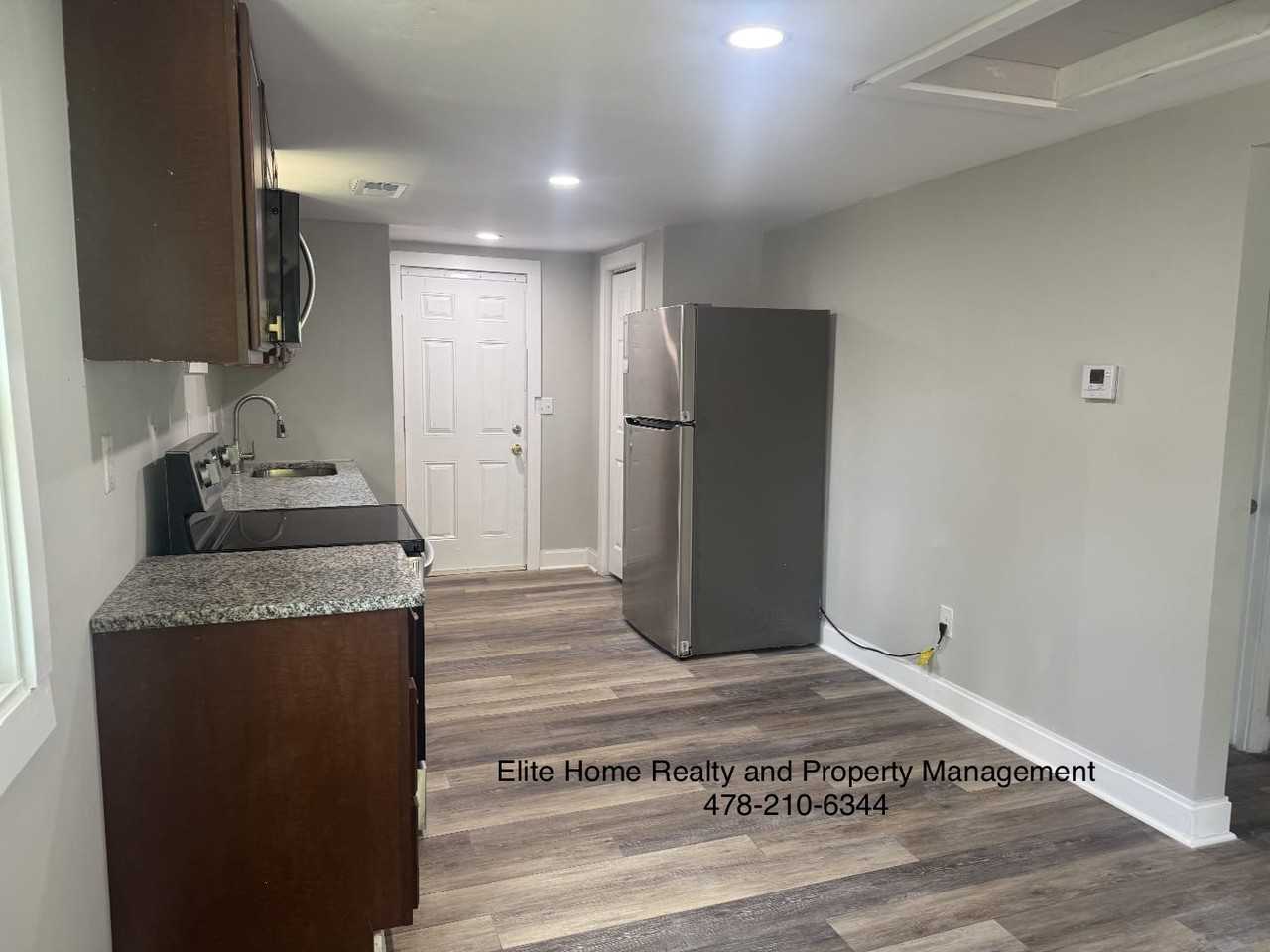 2032 Lowe St #A - Photo 3 of 7