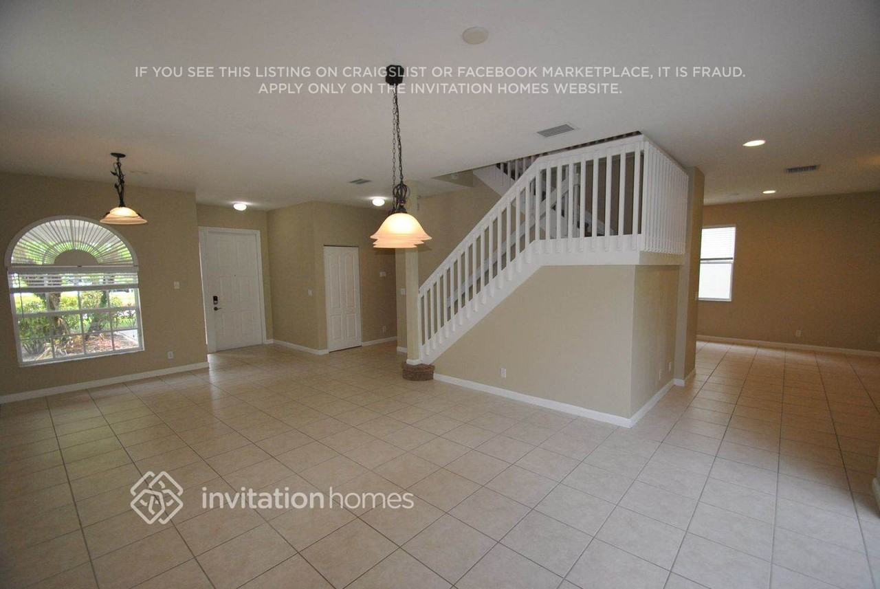 108 Lancaster Way - Photo 3 of 12