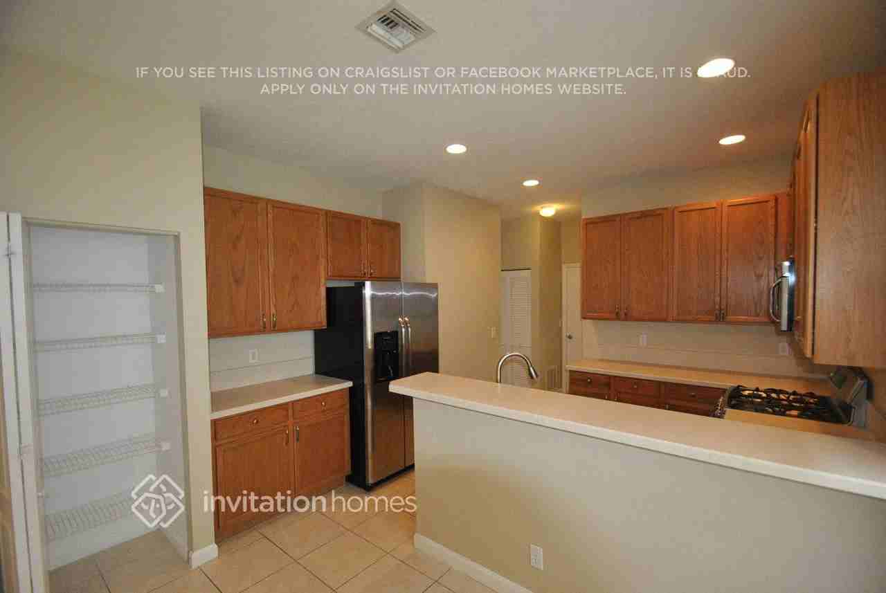 108 Lancaster Way - Photo 4 of 12