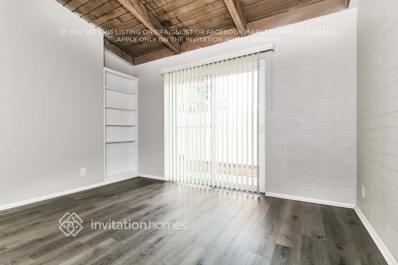 6532 N 59th Dr #B - Photo 3 of 15