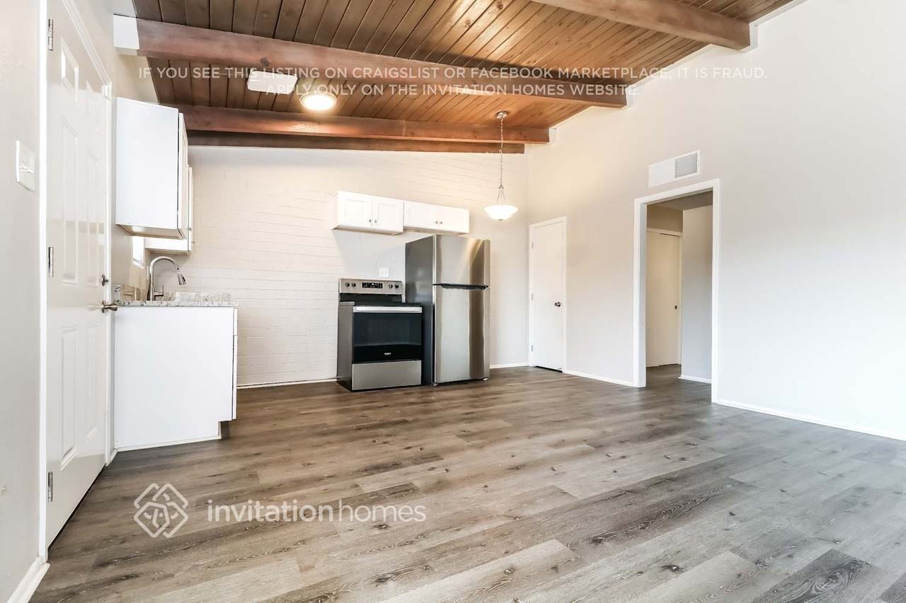 6532 N 59th Dr #B - Photo 5 of 15