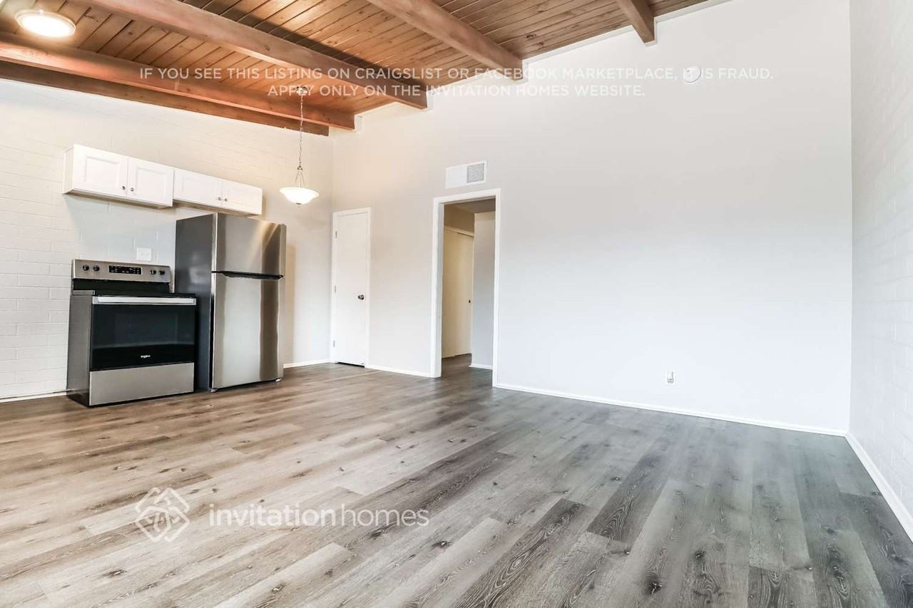 6532 N 59th Dr #B - Photo 6 of 15