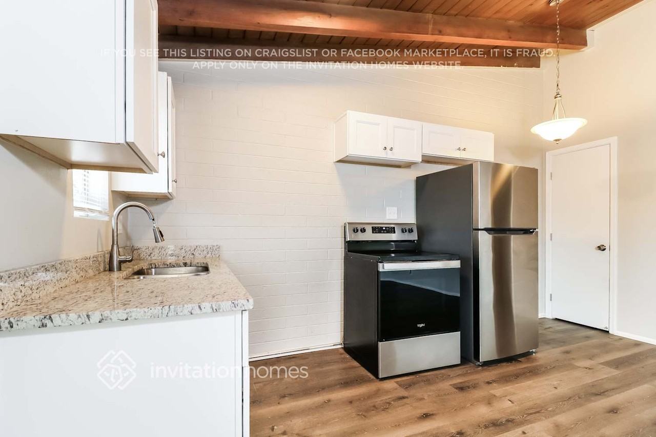 6532 N 59th Dr #B - Photo 7 of 15