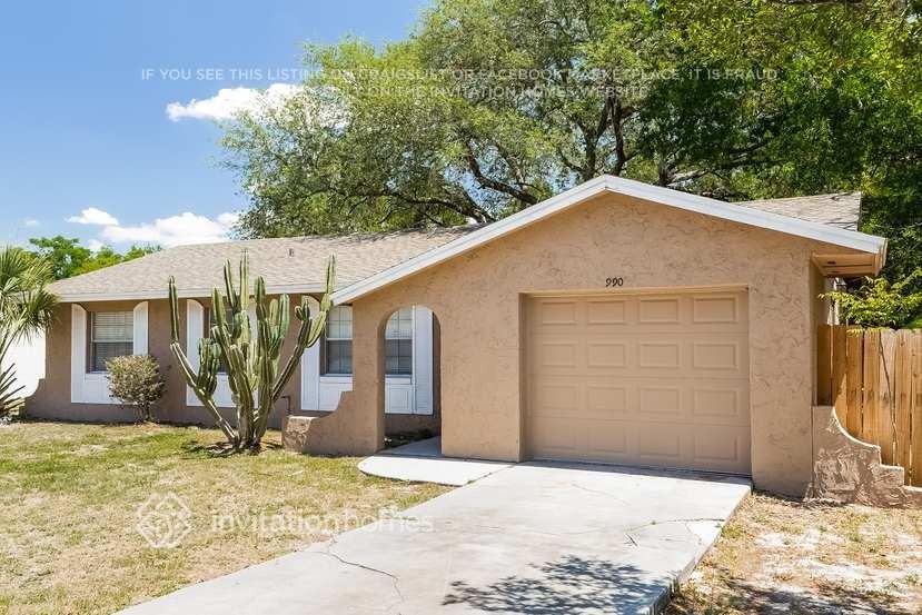 990 Vincent Dr - Photo 3 of 10