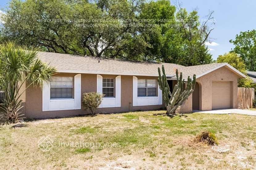 990 Vincent Dr - Photo 4 of 10