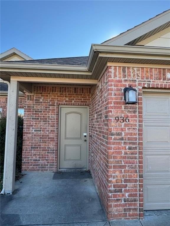 938 Kensington Dr - Photo 3 of 11