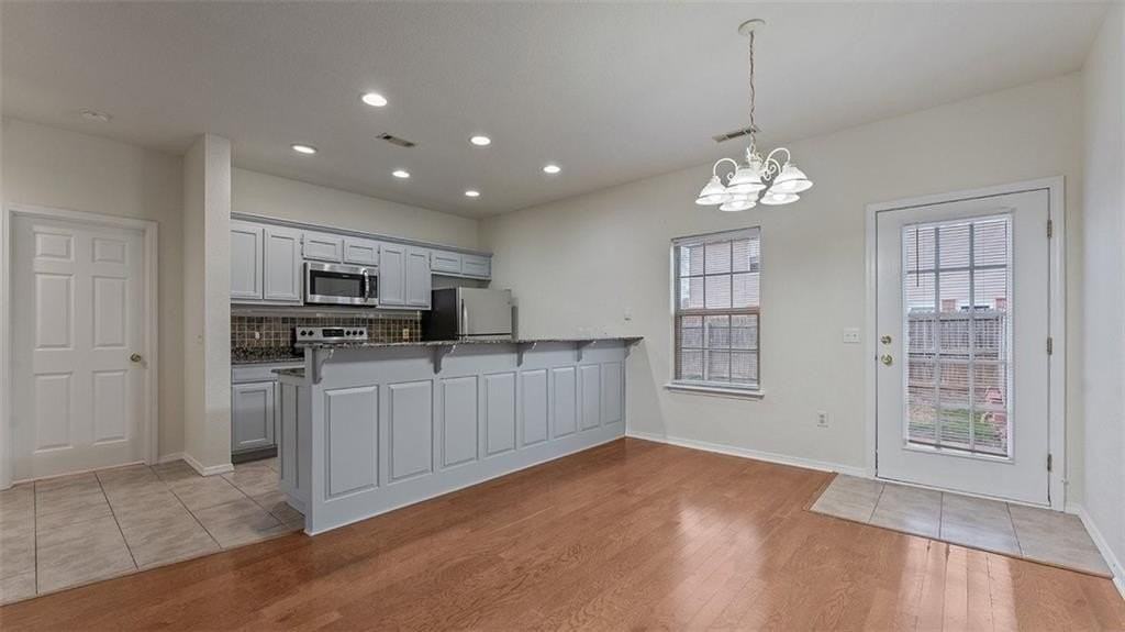 3000 Sw Windrift Ave - Photo 4 of 40