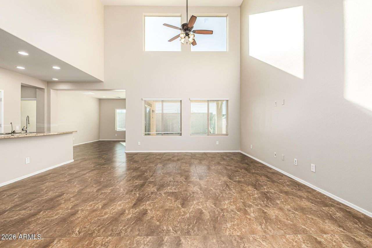 10809 W Saddlehorn Rd - Photo 2 of 40