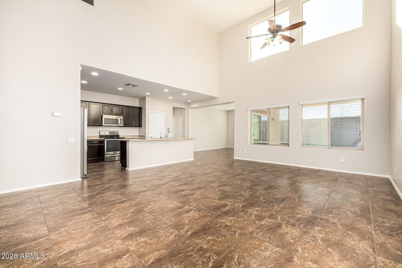 10809 W Saddlehorn Rd - Photo 3 of 40