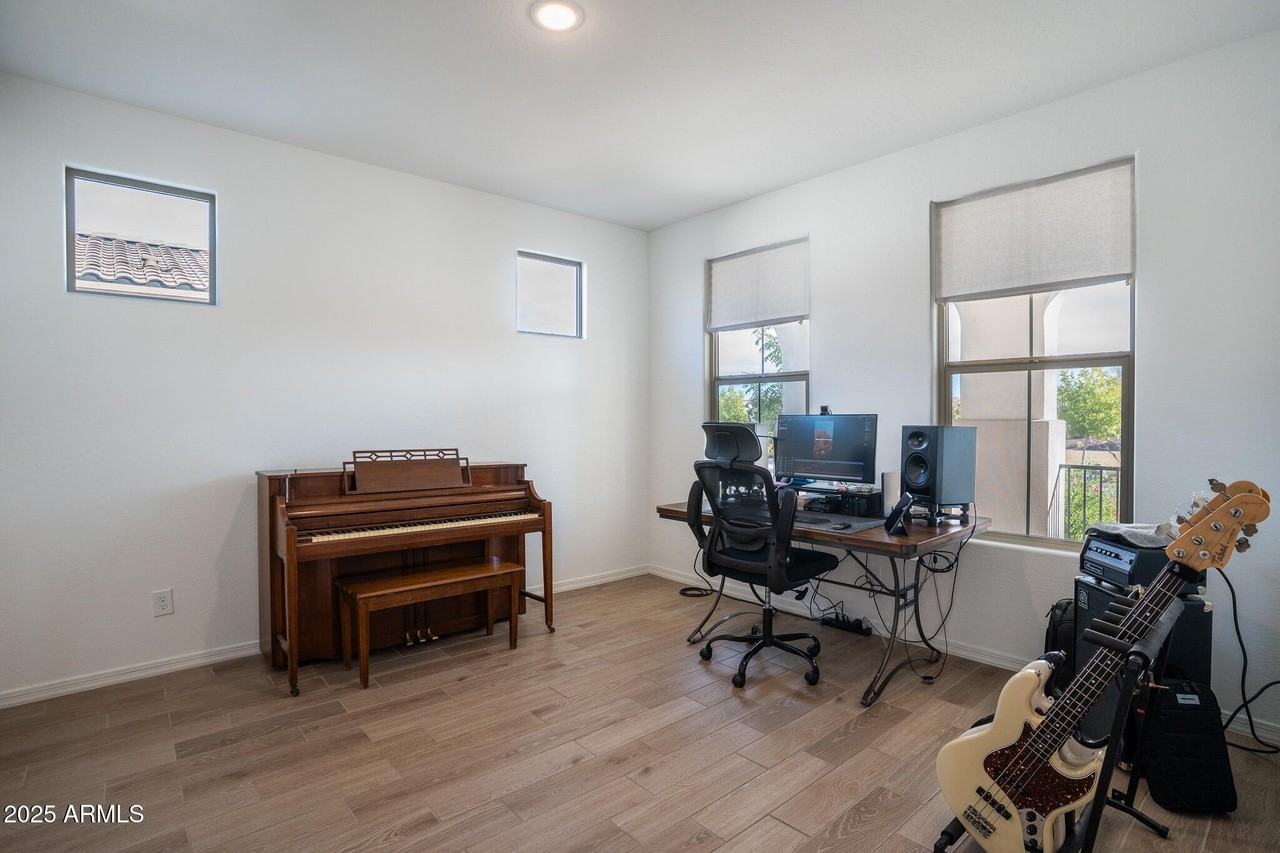 4368 N Pioneer Dr - Photo 2 of 50