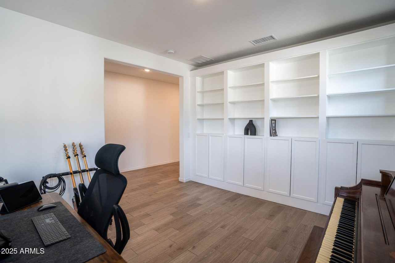 4368 N Pioneer Dr - Photo 3 of 50