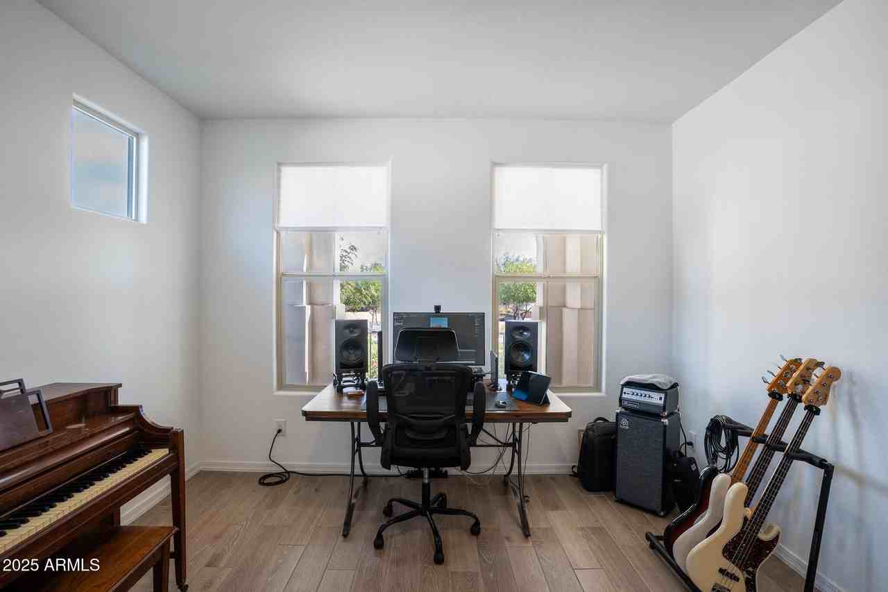 4368 N Pioneer Dr - Photo 4 of 50