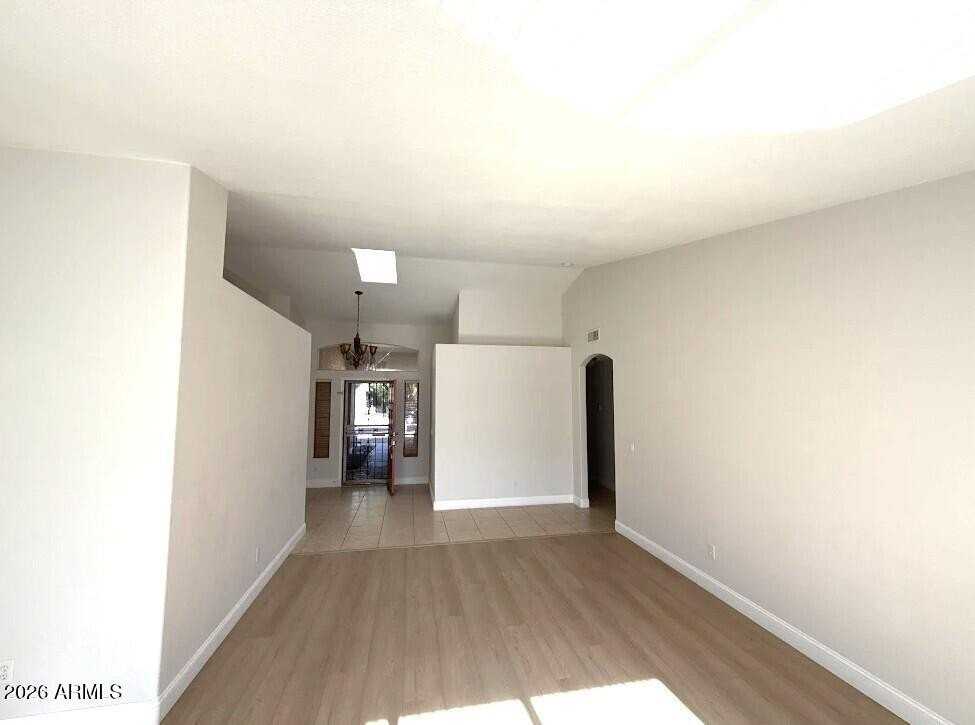 913 W Horseshoe Ave - Photo 3 of 19