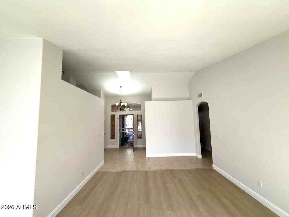 913 W Horseshoe Ave - Photo 5 of 19