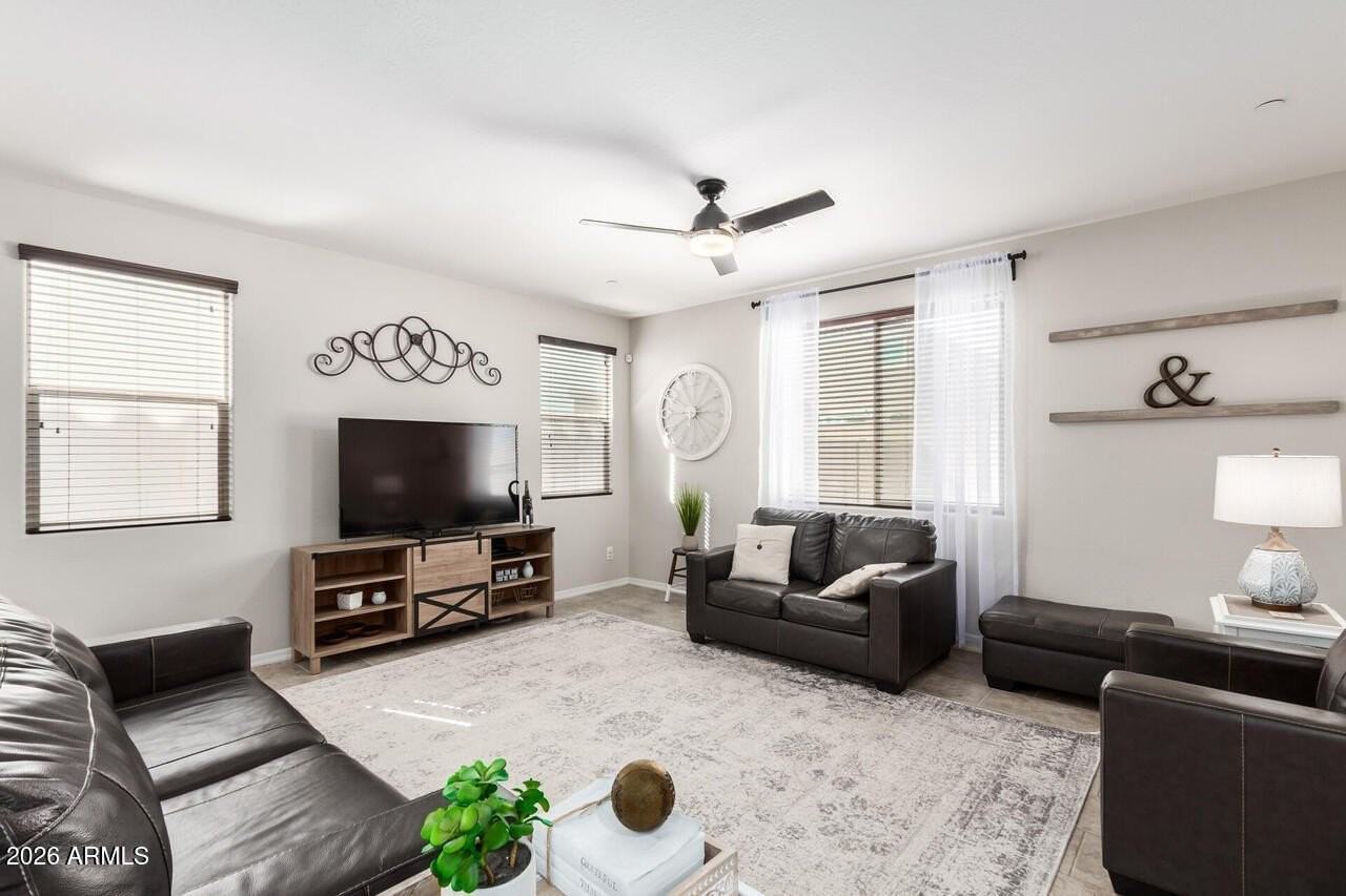 21188 W Almeria Rd - Photo 6 of 43