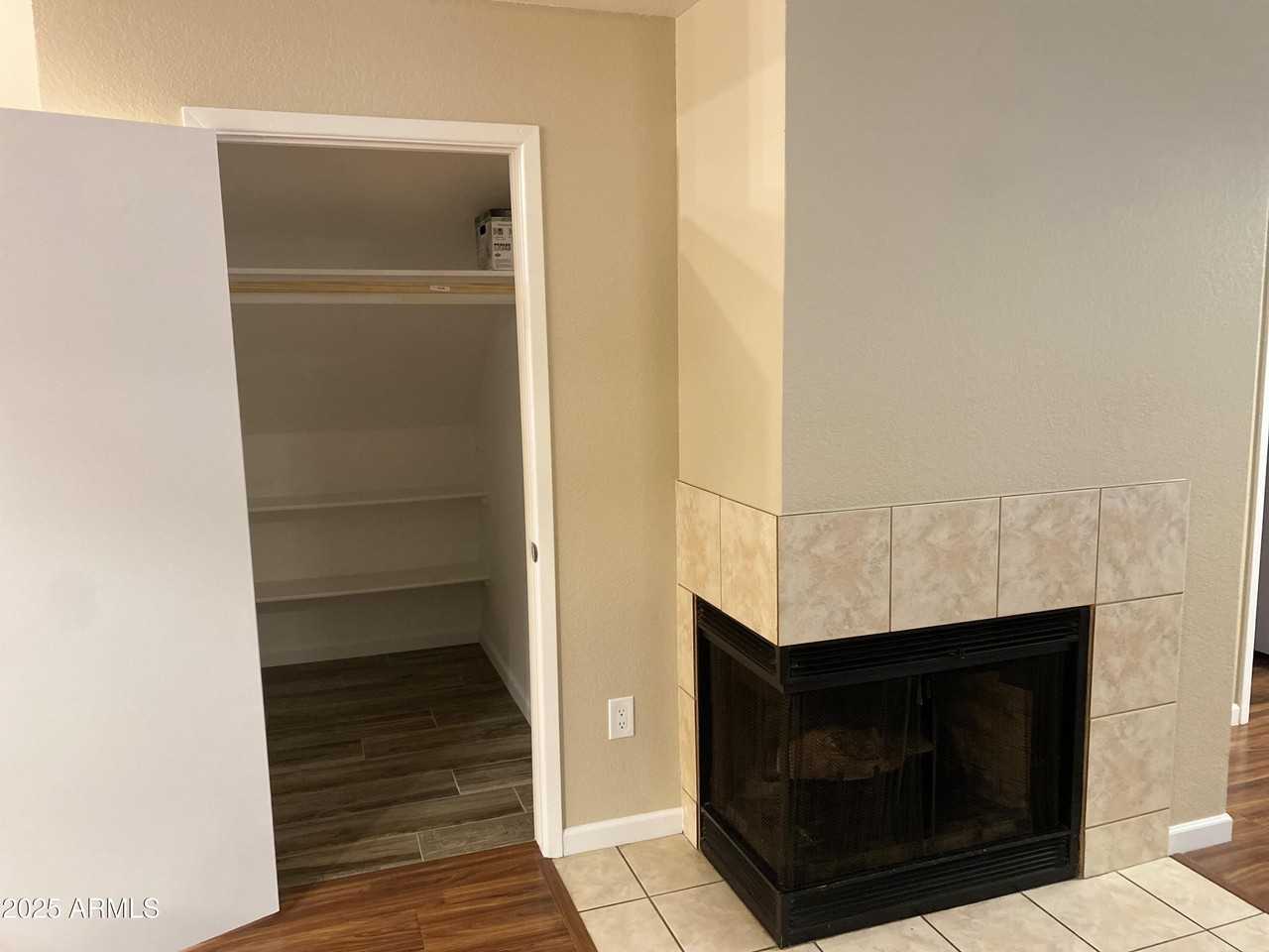 9205 N 59th Ave Unit 108 #108 - Photo 4 of 27