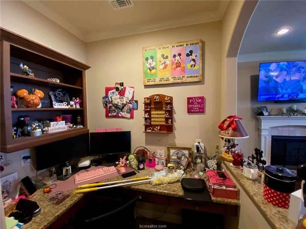 4261 Rocky Rhodes Dr - Photo 7 of 16