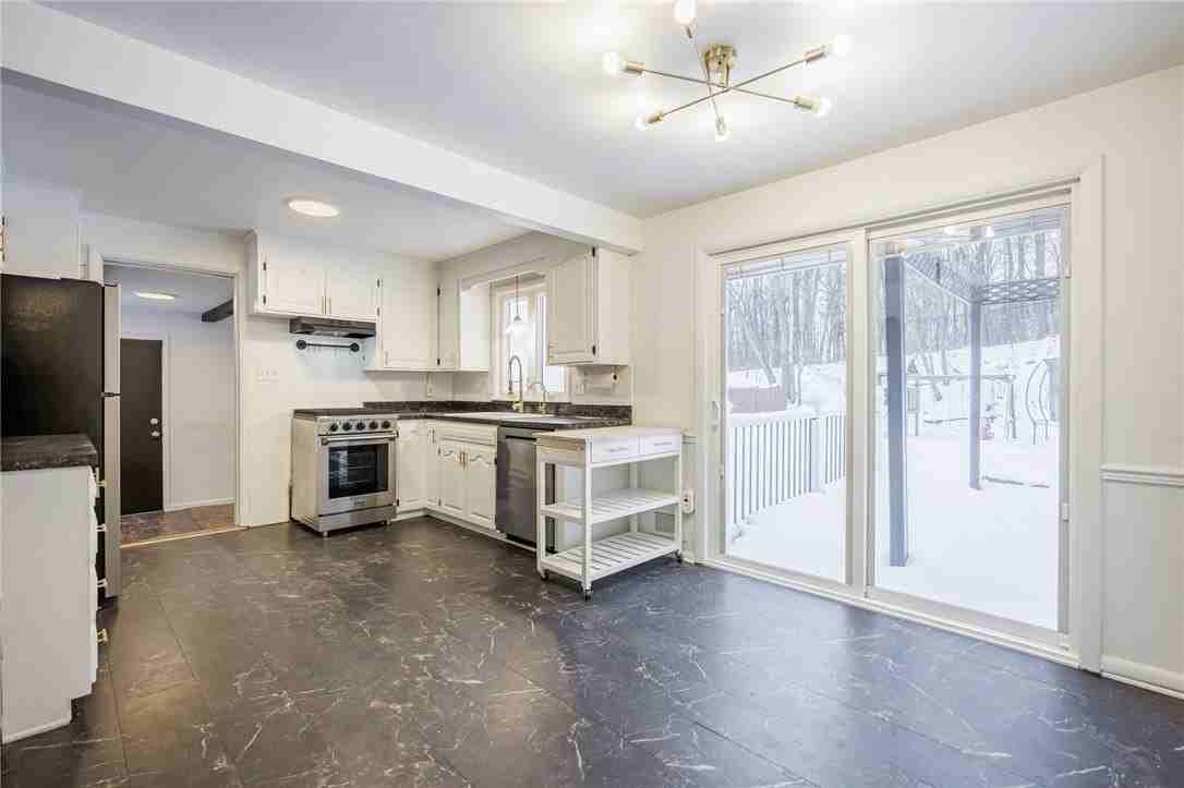 105 Chestnut Dr - Photo 3 of 50