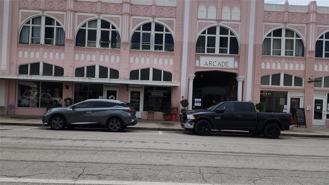 UNKNOWN - Photo 1 of 1