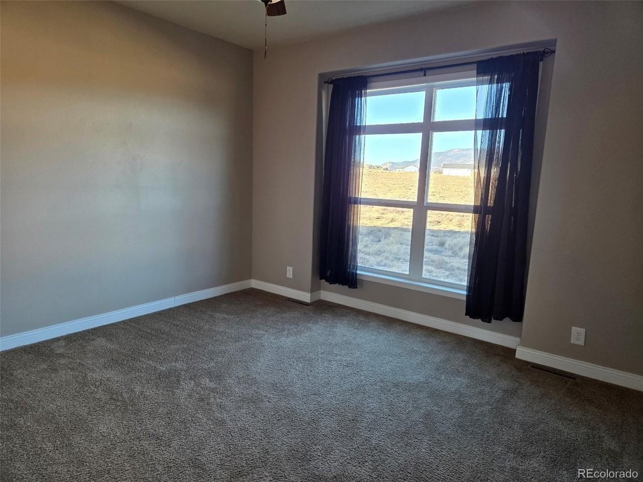 30771 Trent Dr - Photo 4 of 13