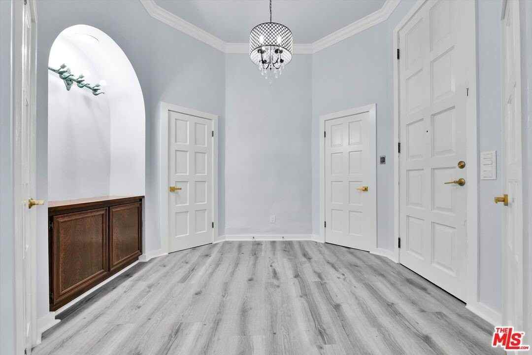 1713 Queens Ct - Photo 3 of 39