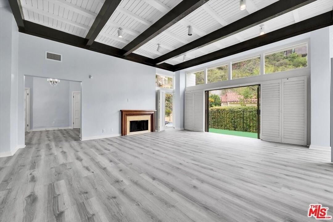 1713 Queens Ct - Photo 6 of 39