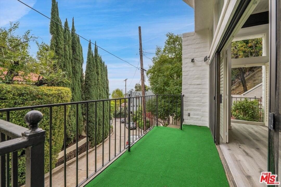 1713 Queens Ct - Photo 7 of 39