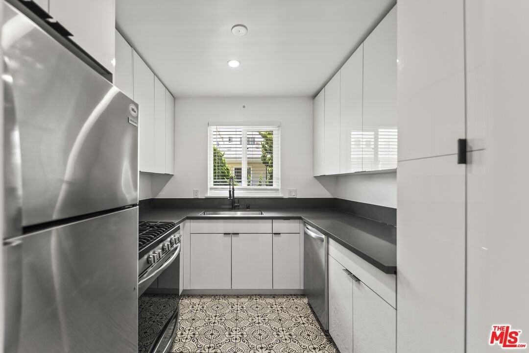 934 2nd St Apt 3 #3 - Photo 7 of 14