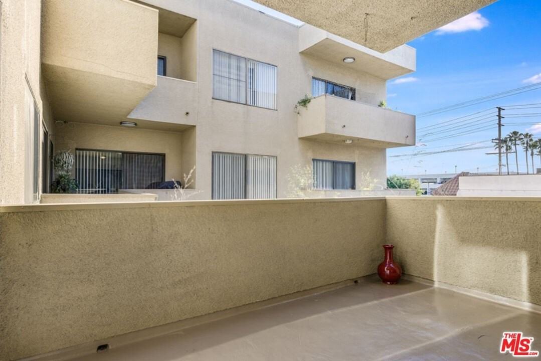 1727 S Bentley Ave Apt 207 #207 - Photo 7 of 33