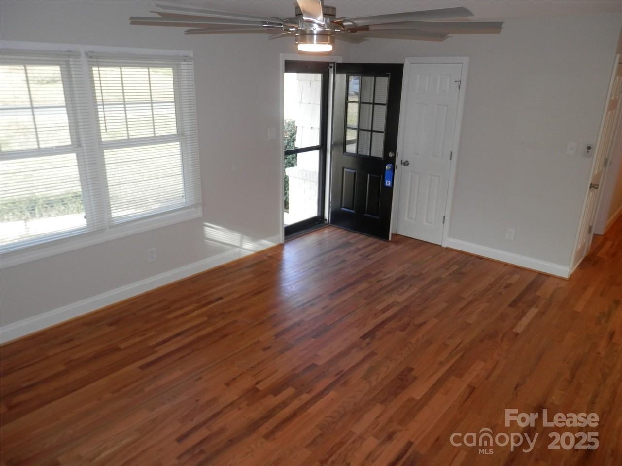 1332 Edgewater Dr - Photo 4 of 26