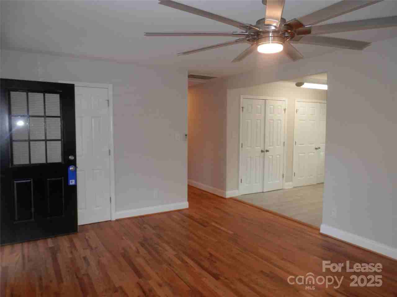 1332 Edgewater Dr - Photo 5 of 26