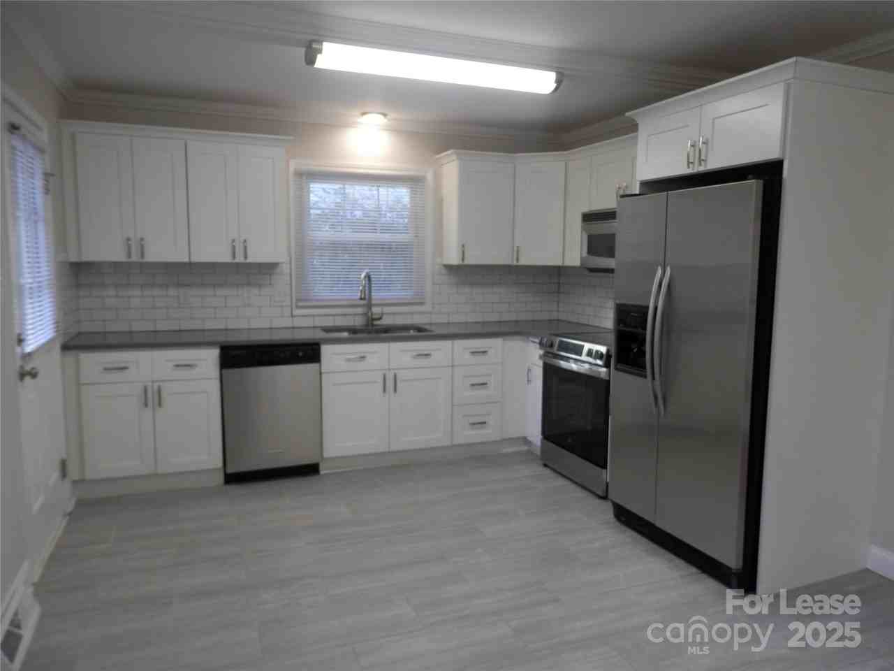 1332 Edgewater Dr - Photo 6 of 26