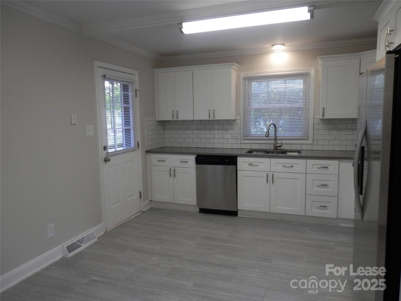 1332 Edgewater Dr - Photo 7 of 26